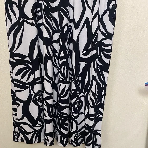 NWT  Maggy London Black and Cream Leaf Print Midi Dress Sz 4 - Picture 5 of 14